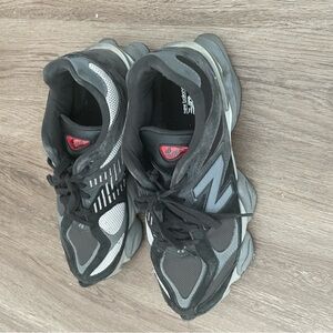 New Balance Men's Black and Gray Sneakers